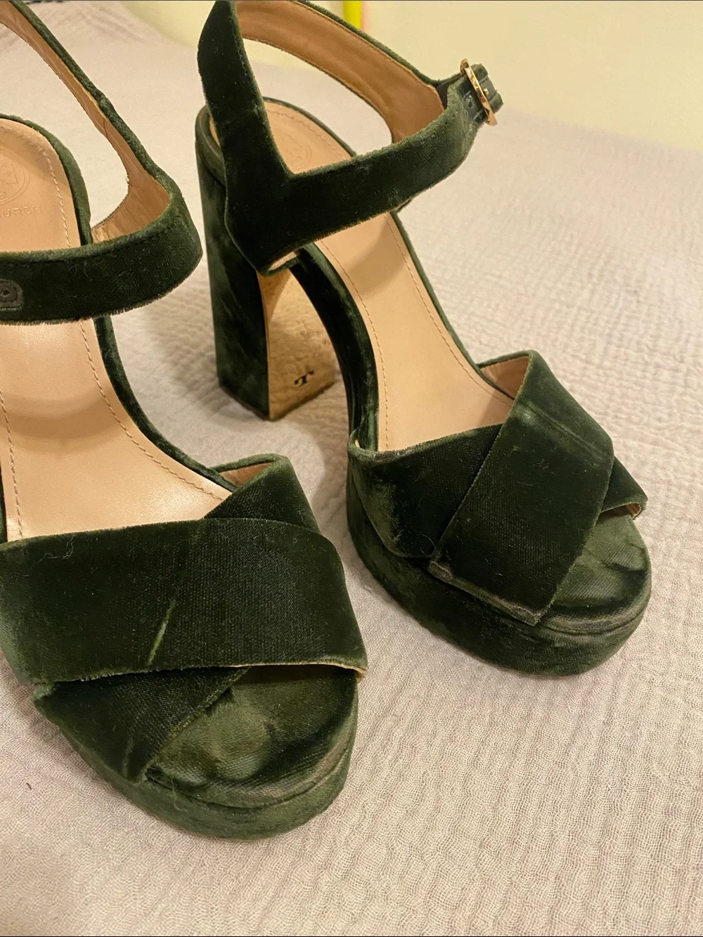 Tory Burch Dark Green Velvet Platform Sandals. Size 8.5